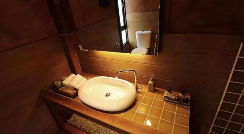 Lana Hotel Чиангмай Экстерьер фото